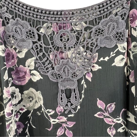 NUE Options Women's 2X Floral Sheer Blouse w/ Gray Embroidered Back - Picture 3 of 12